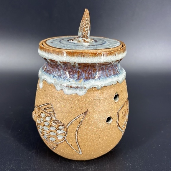 Studio Pottery Garlic Keeper - Picture 4 of 13